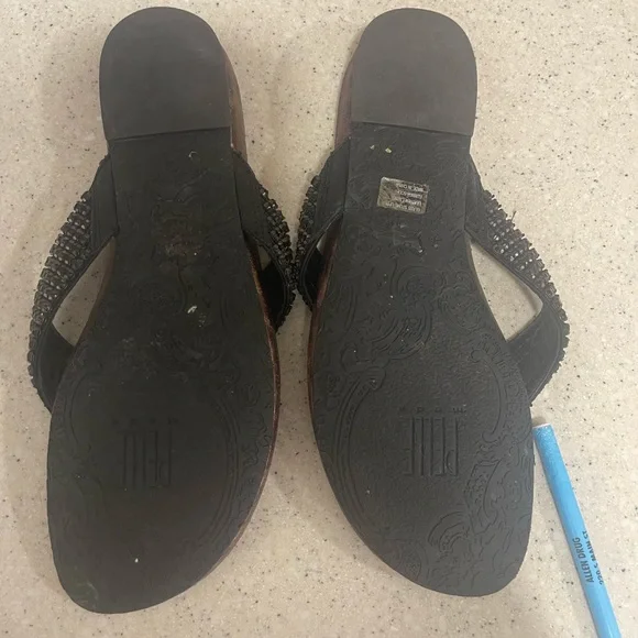 Pelle Moda Black Rhinestone Thing Flop Flop Sandal size 7.5 - Picture 5 of 10